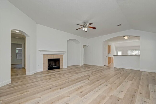 Building Photo - 11915 Perdenales Falls Ct