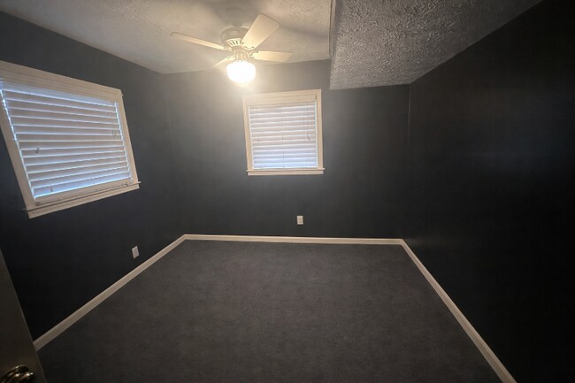 Foto del edificio - 3077 Laura Ln