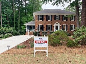 Building Photo - 1208 Nottingham Dr