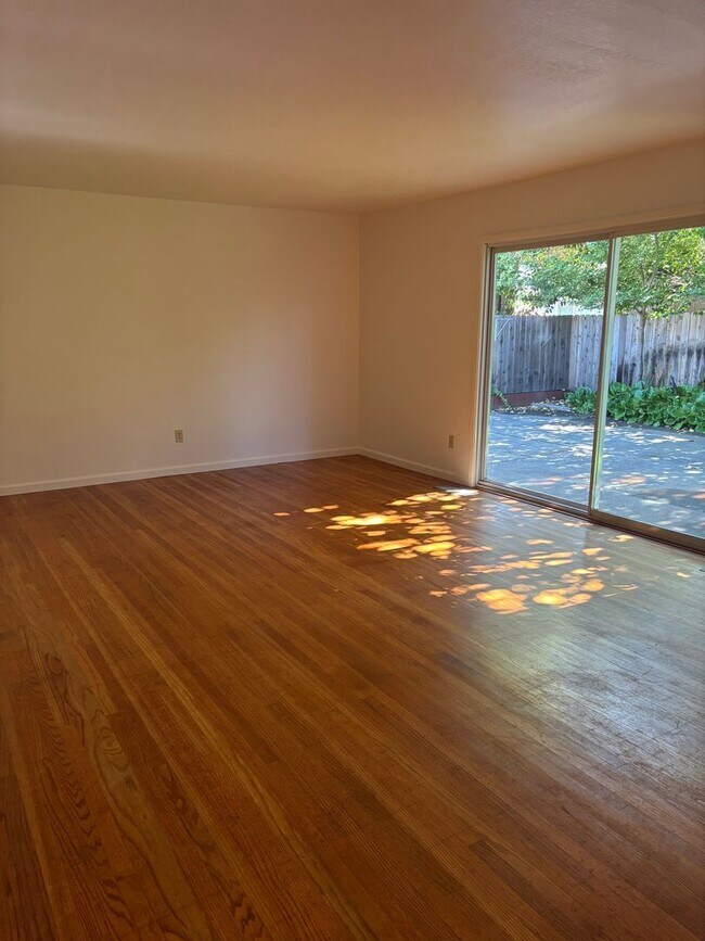 Building Photo - Bennett Valley 3 bedroom 2 bath Home!