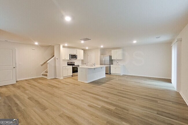 Building Photo - 121 Overstreet Way