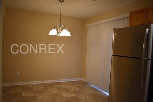 Foto del edificio - 5623 Foxglove Ln