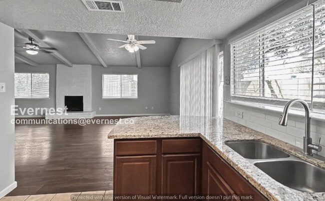 Foto del edificio - 16714 Townes Rd