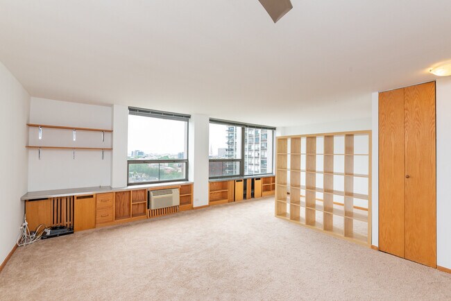 Foto del edificio - 1455 N Sandburg Terrace