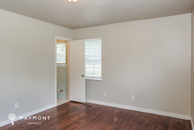 Building Photo - 2421 Redmont Rd NW
