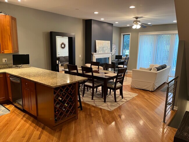 Foto del edificio - 2143 W Crystal St