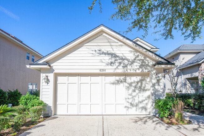 Building Photo - 6201 Pendragon Pl