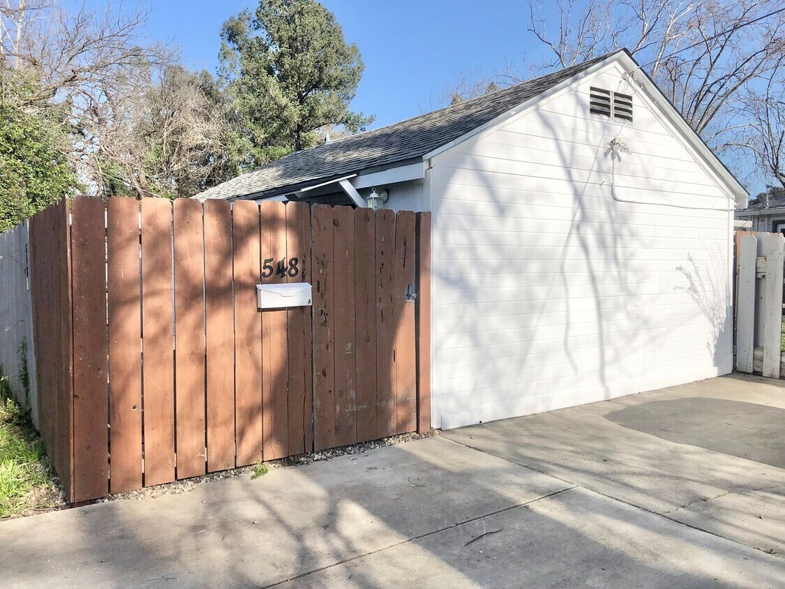 Foto principal - 548 W 4th Ave