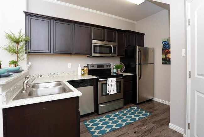 Foto del edificio - Riverside Townhomes