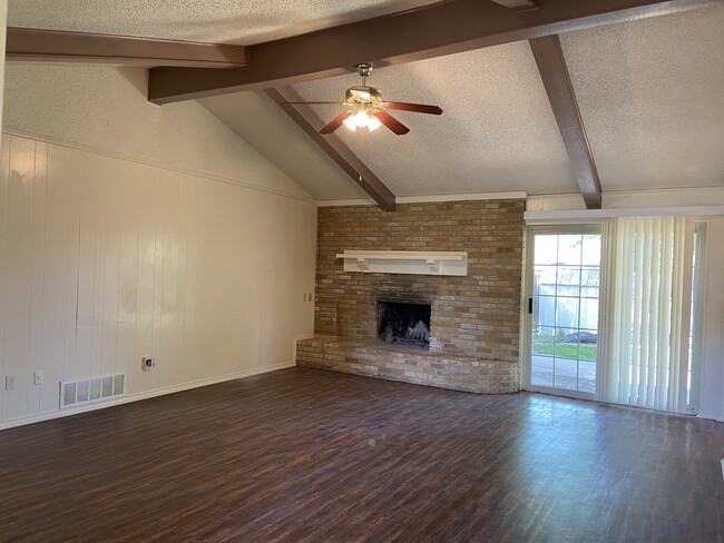Building Photo - 2129 Poppy Ln