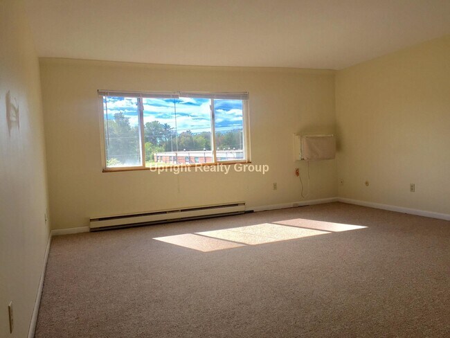 Foto del edificio - 64-66 Mayflower Ave. Unit 7