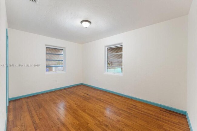 Building Photo - 3 bedroom in Miami FL 33127