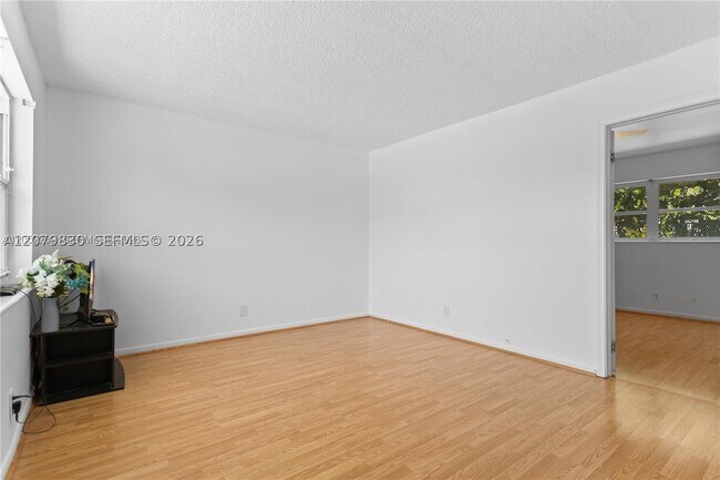 Foto del edificio - 609 NE 6th St