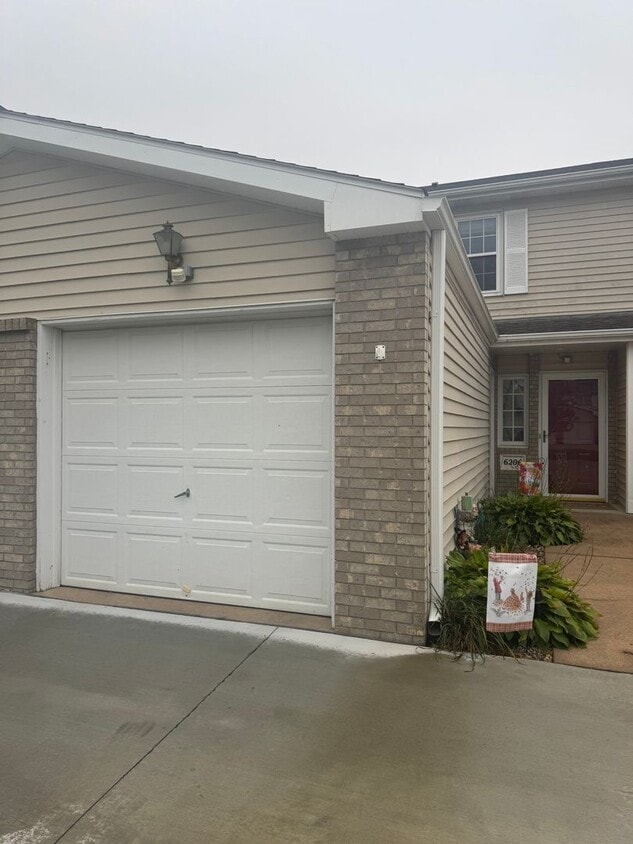 Foto principal - 2 bed 2 bath area Townhouse near Southpointe