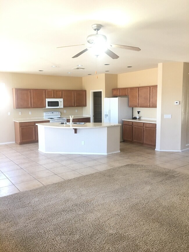 Building Photo - Beautiful Ranch Style 3 Bed 2 Bath Home!
