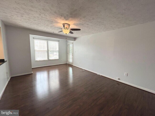 Building Photo - 689 Winding Stream Way