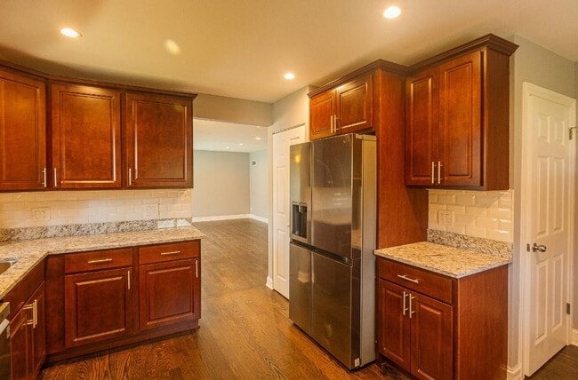 Building Photo - 8425 W Crain St