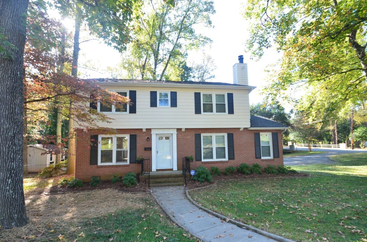 Primary Photo - 5800 Amity Pl