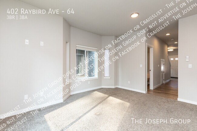 Foto del edificio - 402 Raybird Ave