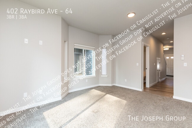 Building Photo - 402 Raybird Ave