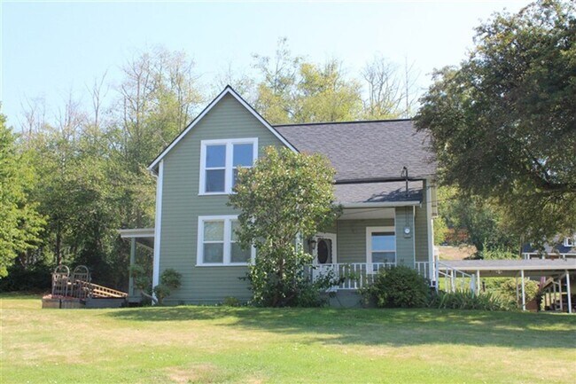 Building Photo - 4 Bedroom, 1 Bathroom Home in Bow!