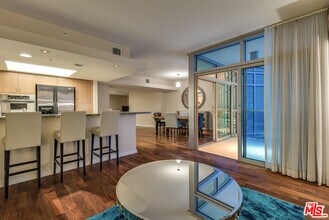 Building Photo - 13700 Marina Pointe Dr