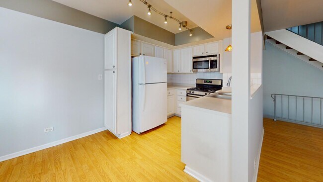 Building Photo - 914 Inverrary Ln