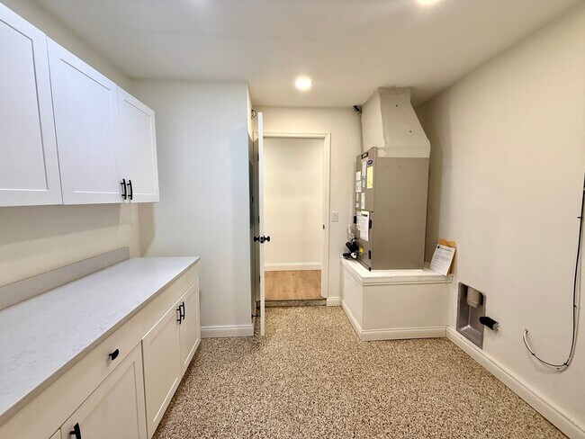 Foto del edificio - GORGEOUS, COMPLETELY REDONE 3/2 MAITLAND H...