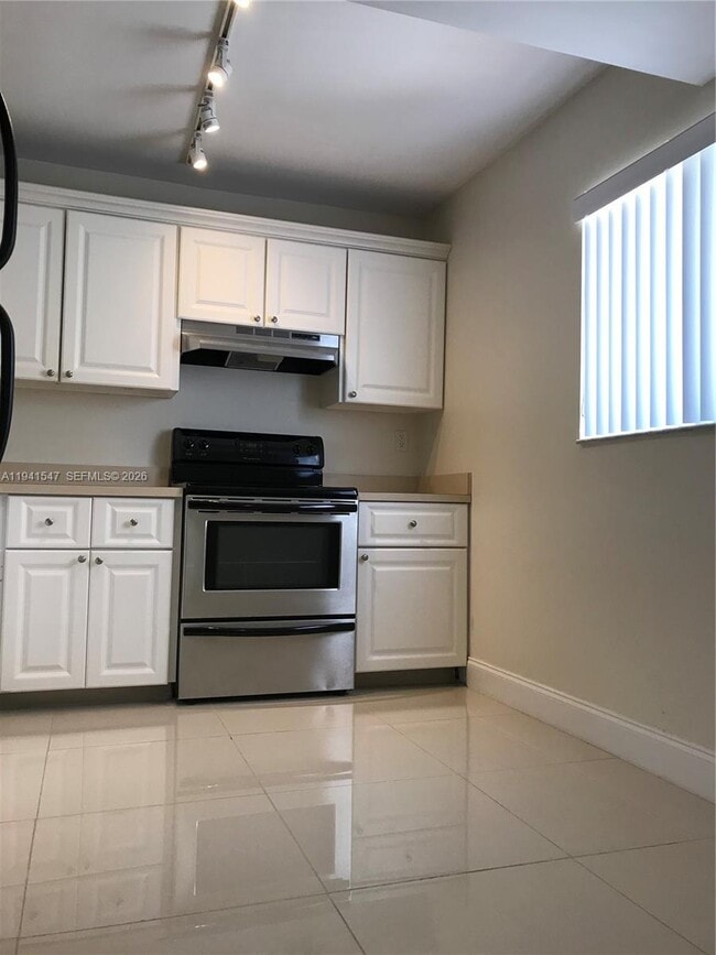 Foto del edificio - 731 N Pine Island Rd