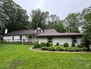 Building Photo - 22 Hillcrest Rd