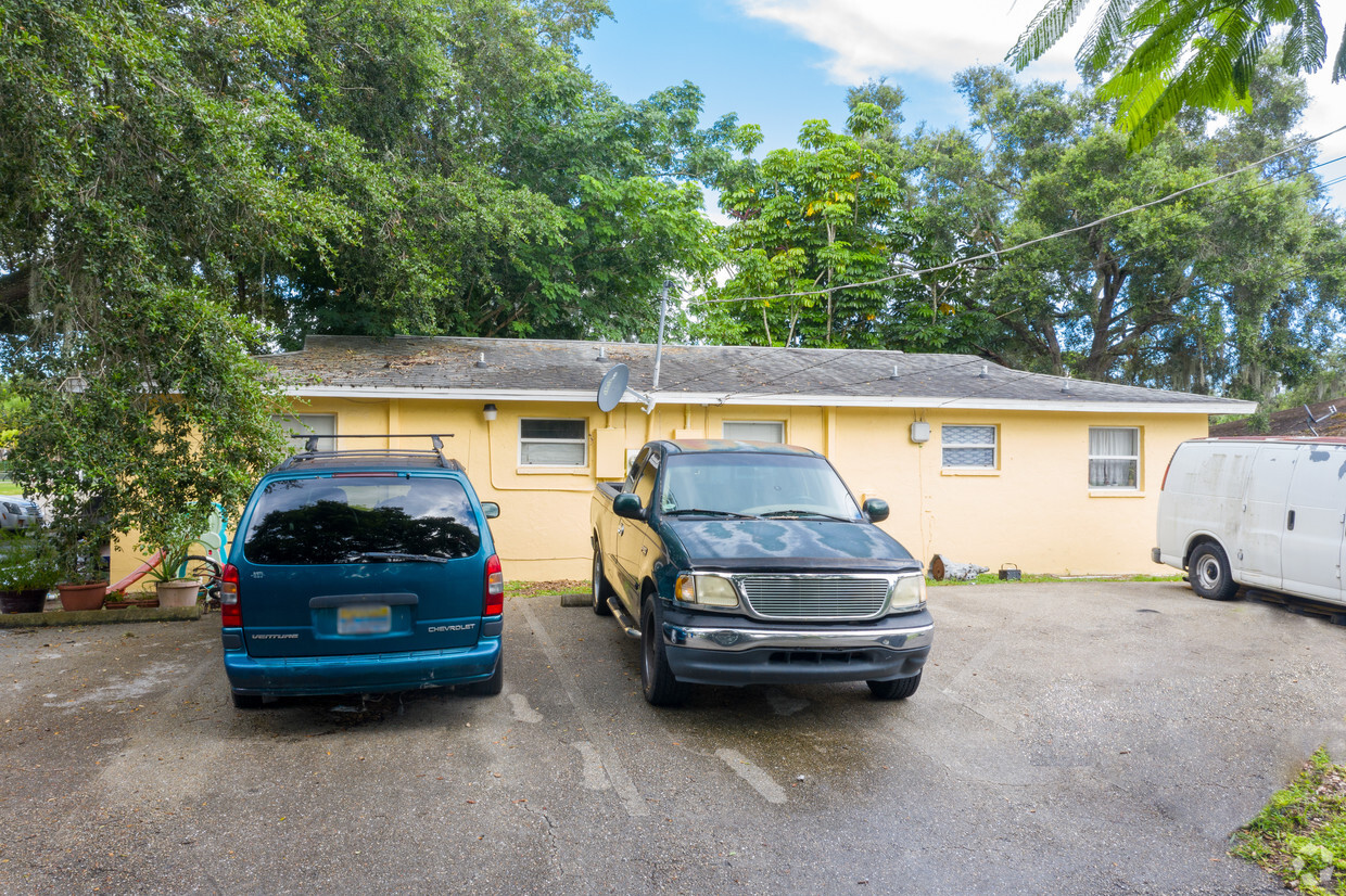 Building Photo - Park Avenue Duplexes