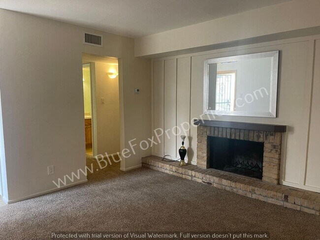 Foto del edificio - 1600 N Wilmot Rd