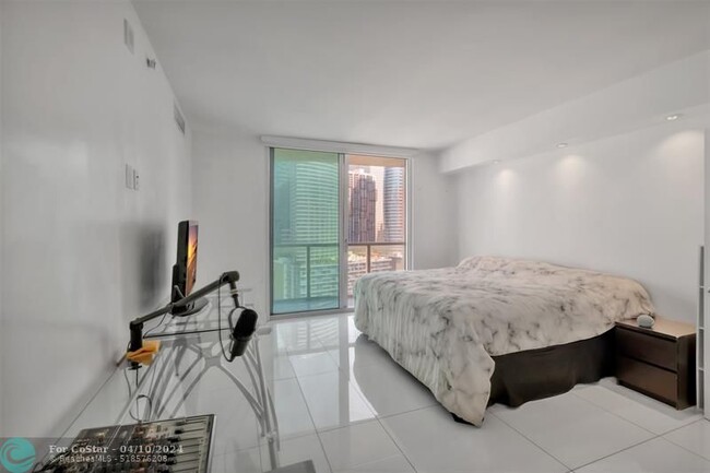 Building Photo - 500 Brickell Ave