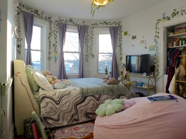 Building Photo - 19 Bucknam St