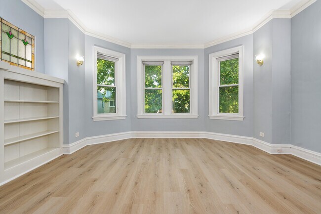 Foto del edificio - 5823 N Rockwell St