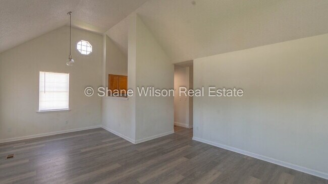 Building Photo - 408 N Hickory St