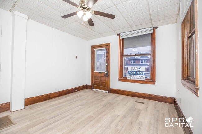 Foto del edificio - 358 E Main St