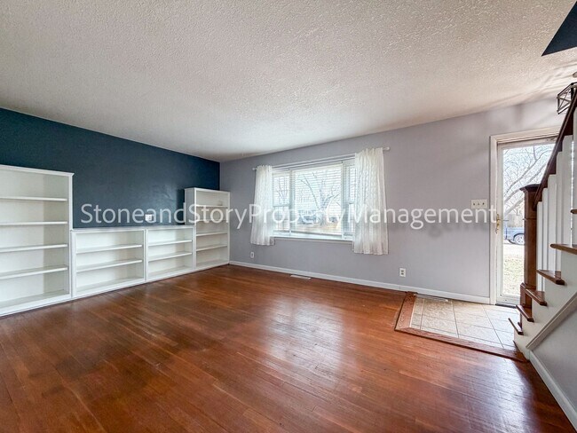 Foto del edificio - 4 bedroom 2 bath on quiet street in Briarwood