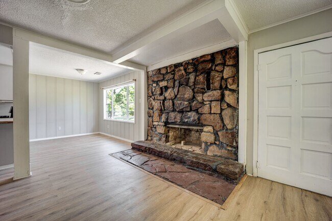 Foto del edificio - Freshly Updated 3 Bedroom Home