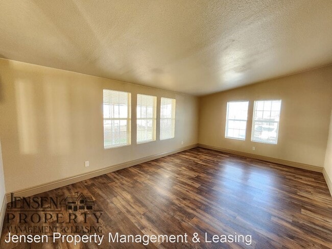 Building Photo - 3 br, 2 bath House - 113 North 2710 East
