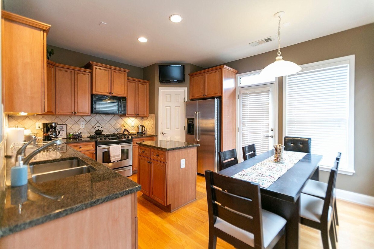 Primary Photo - 217 16th St NW