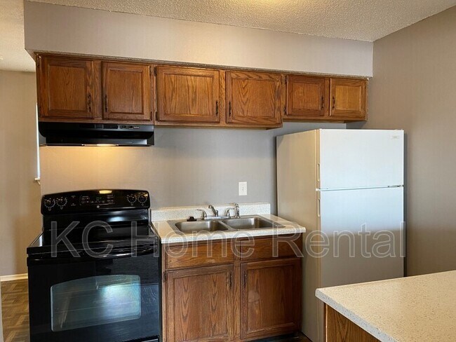 Foto del edificio - 561 N Somerset Terrace
