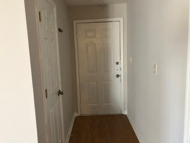 Building Photo - 2056 River Heights Walk SE