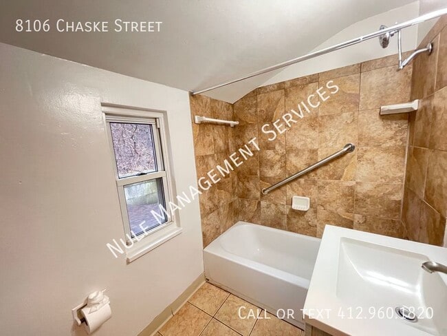 Building Photo - 3 bed, 1 bath located in Penn Hills