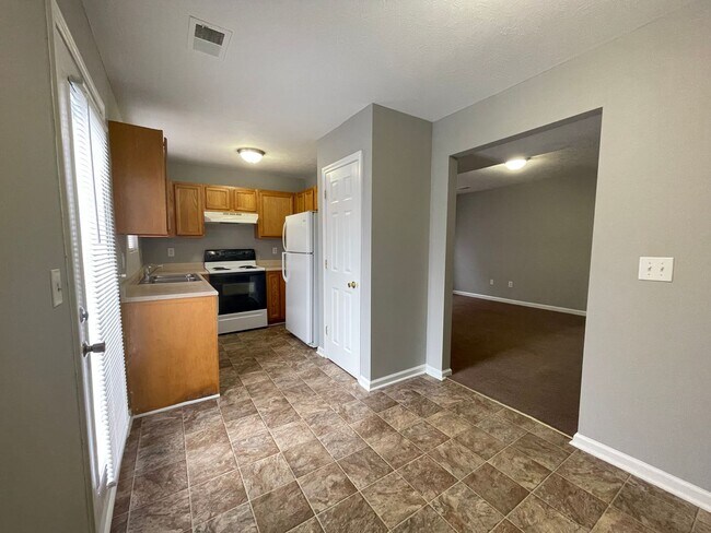 Building Photo - 1423/1425 Creekside