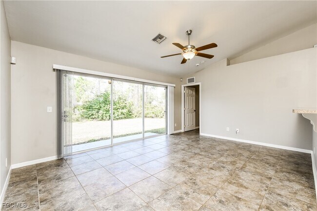 Foto del edificio - 742 Fuller Ave S