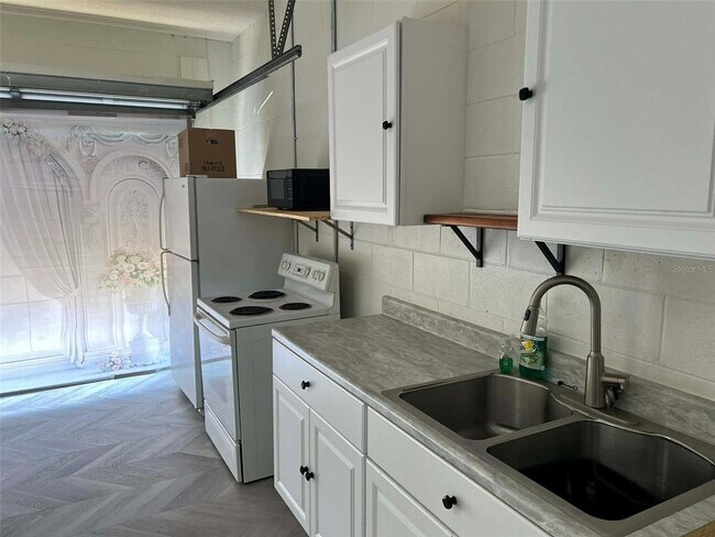 Foto del edificio - 1203 Cumbrian Lakes Ct