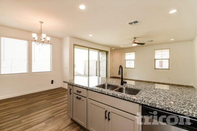 Foto del edificio - 4764 S Mole