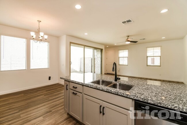 Foto del edificio - 9322 E Strobe Ave