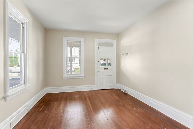 Foto del edificio - Three bedroom, 1.5 bath duplex